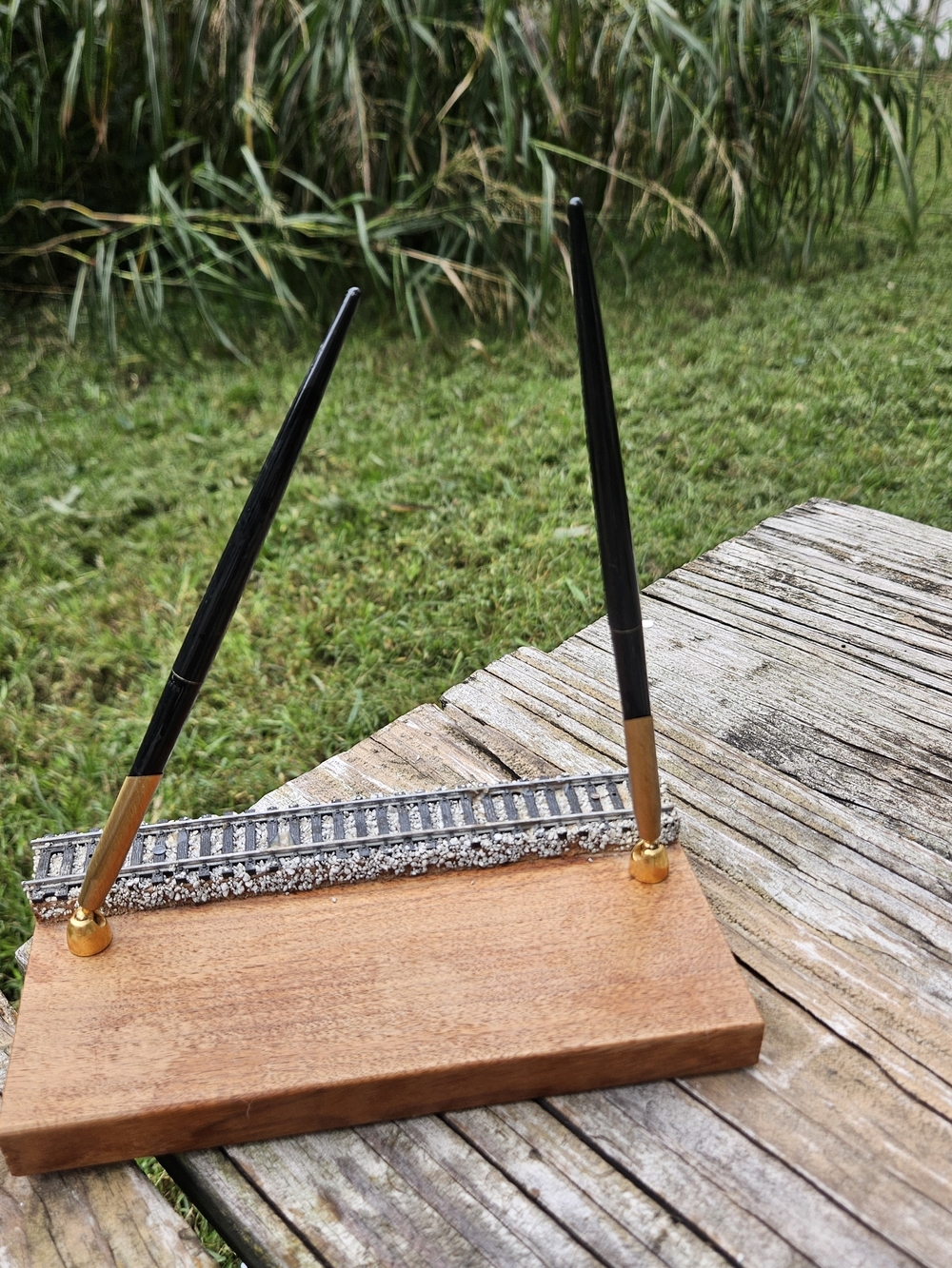 Wood Base Dual Pen Stand with Black and Gold Pens - Unbranded